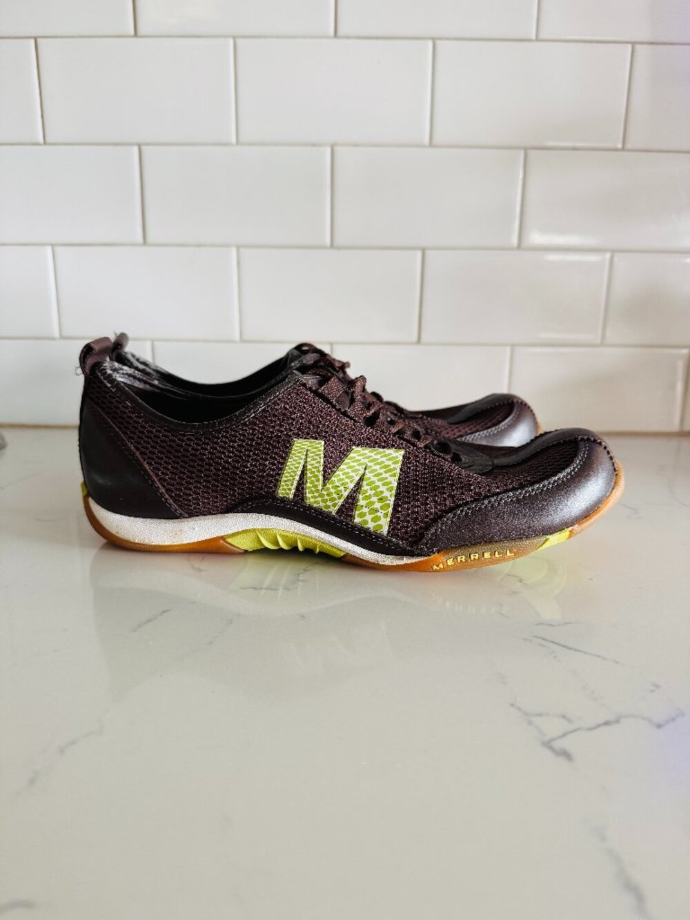 Merrell Samba Low Top Lace Up Sneakers Womens 8.5 Dark Brown 73350. Peeling arou